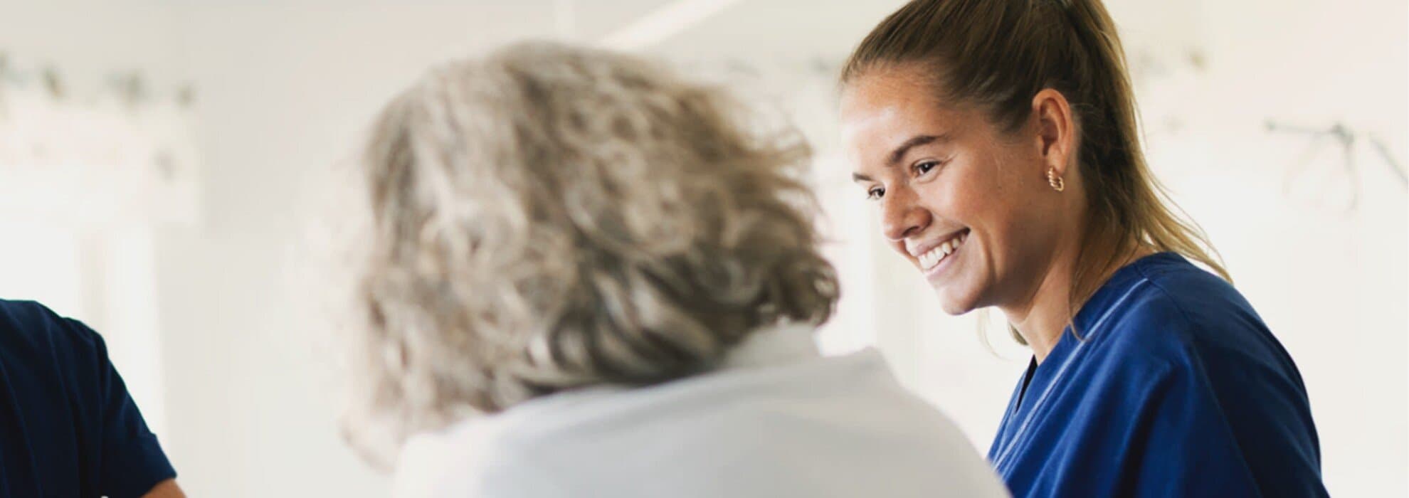 medarbetare med patient medarbetare med patient