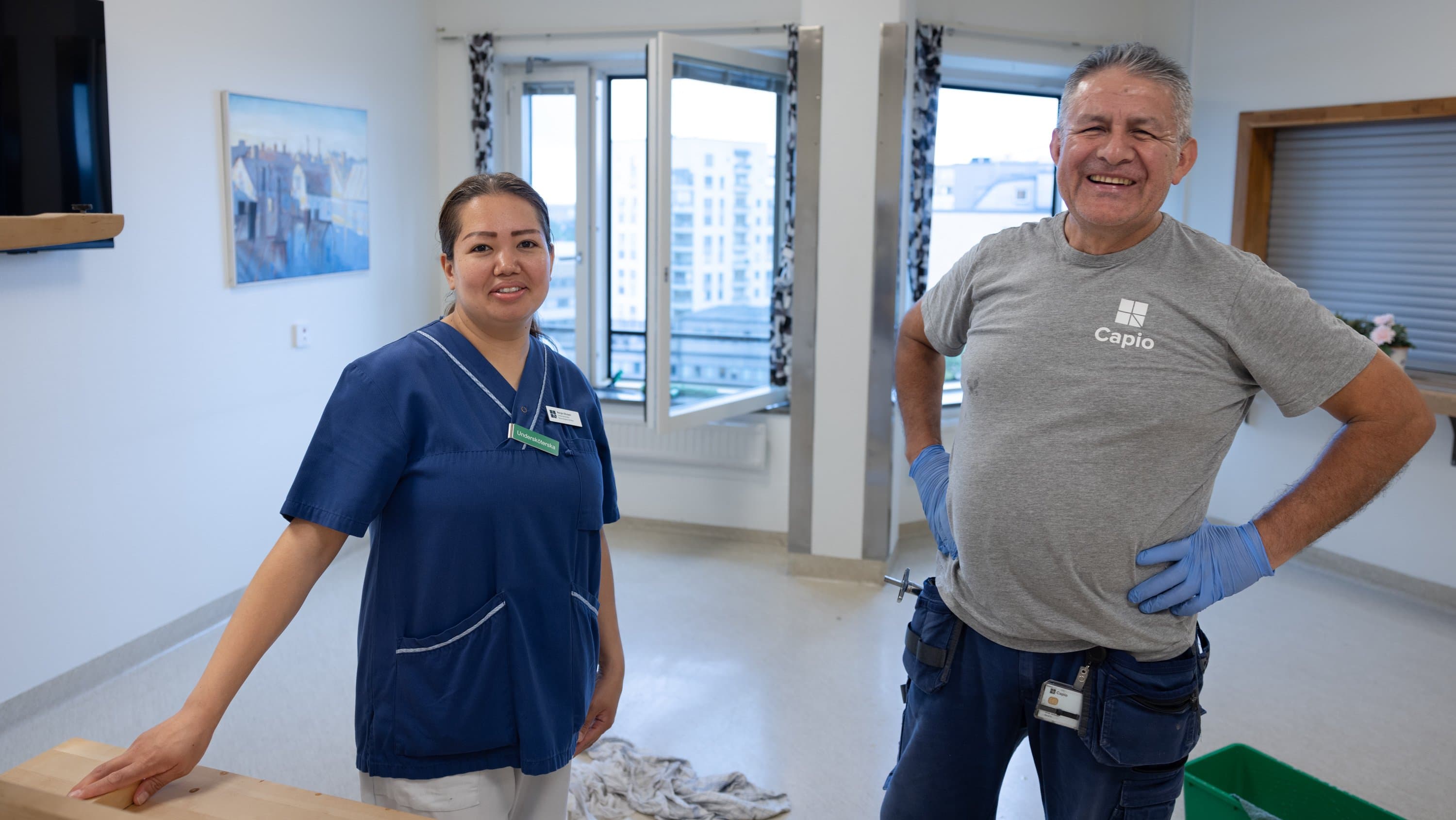 Kollegor som jobbar tillsammans Artikeln handlar om städning på sjukhuset