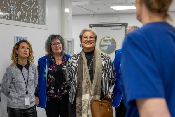 Vårdförbundet besökte sjukhuset Marre Mayr från Vårdförbundet, Tina Endengrim, lokal representant på sjukhuset och förbundets ordförande Sineva Ribiero